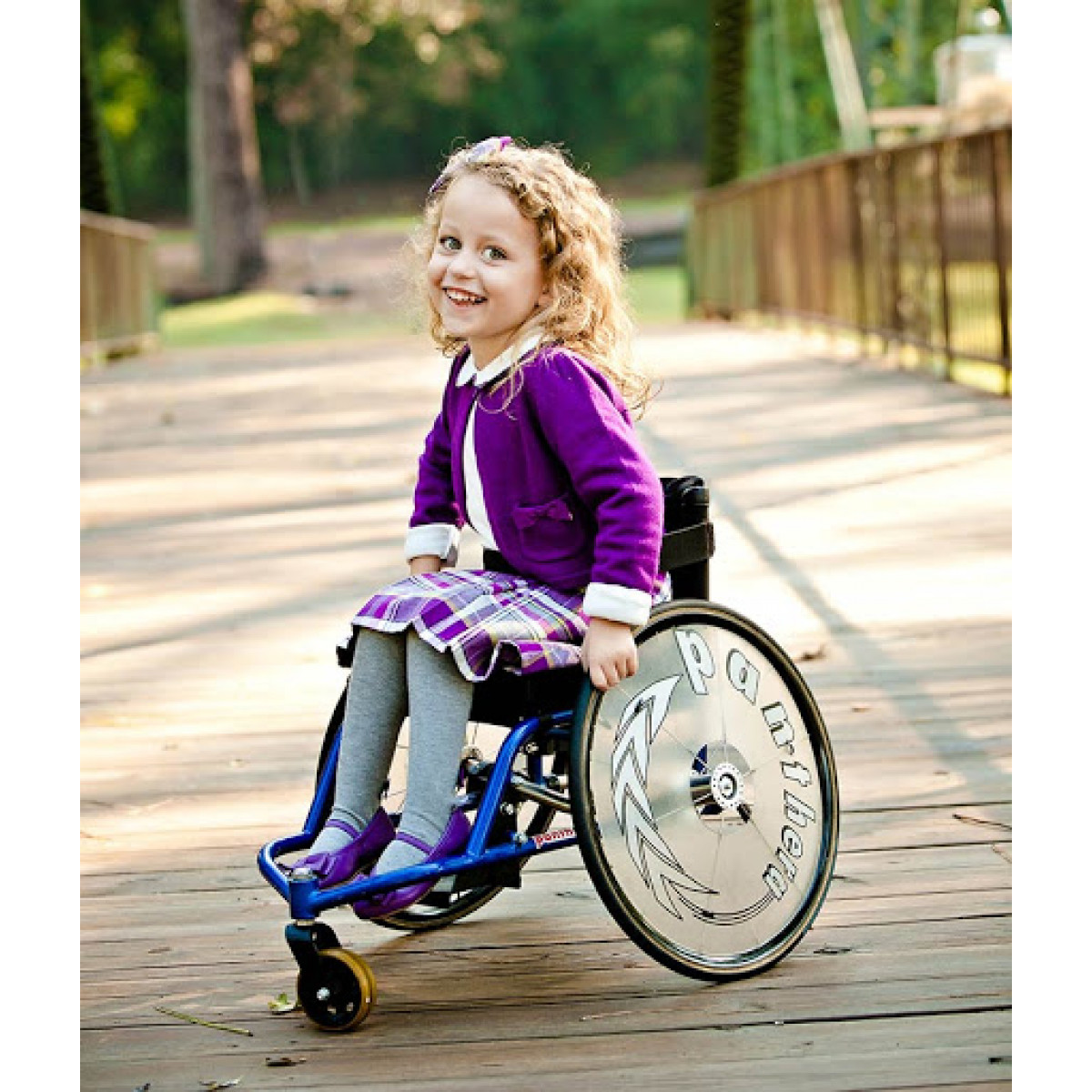 Ребенок инвалид командировка. Детская инвалидная коляска. Ребенок в инвалидной коляске. Детские инвалидские коляски. Коляска для детей инвалидов.