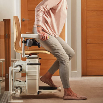 Подъёмник кресельный лестничный Bespoke Stairlifts Infinity V9