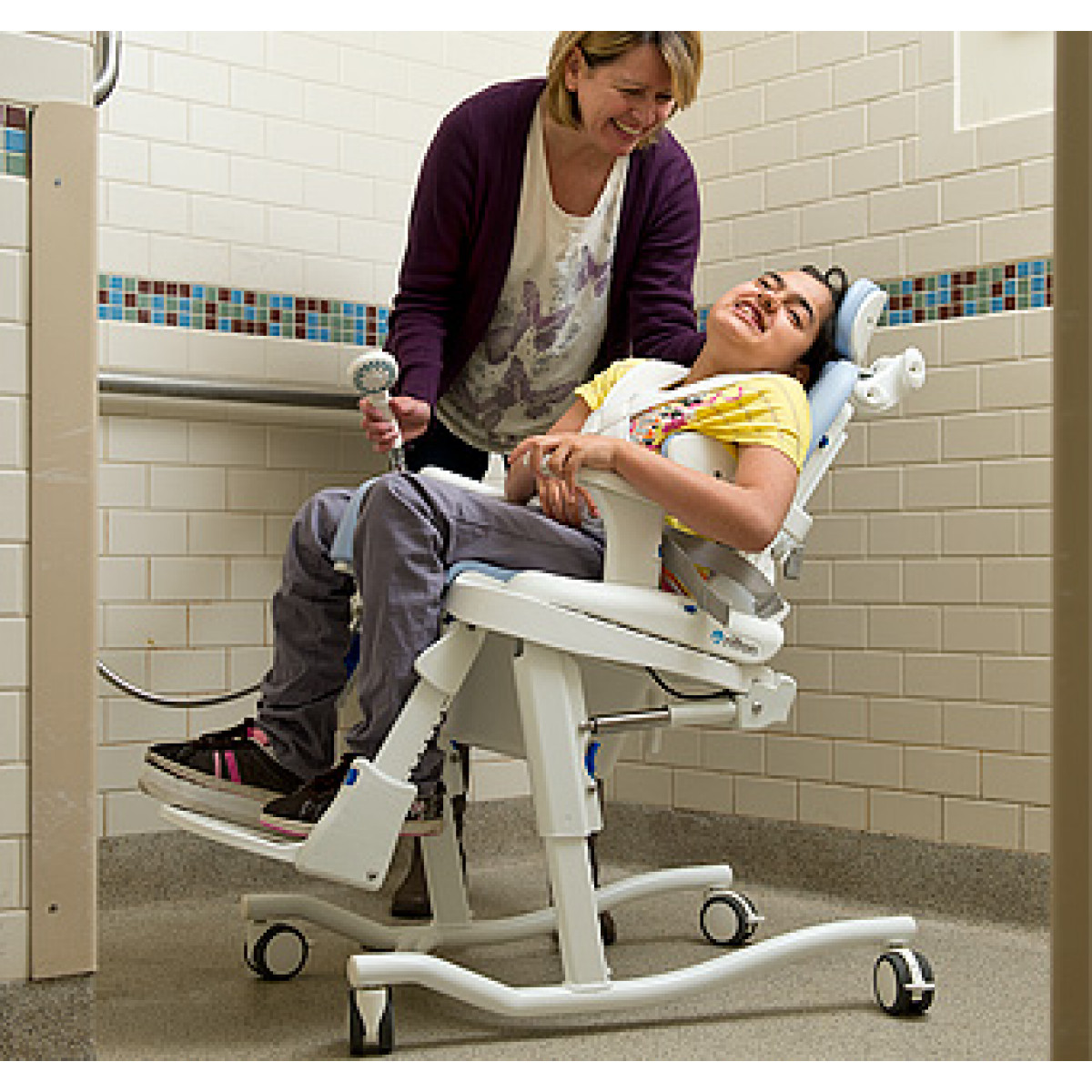 Для купания детей с дцп. Rifton стул санитарный для детей с ДЦП. Rifton HTS. Туалетная система Рифтон для детей с ДЦП. Кресло для купания ДЦП Рифтон.